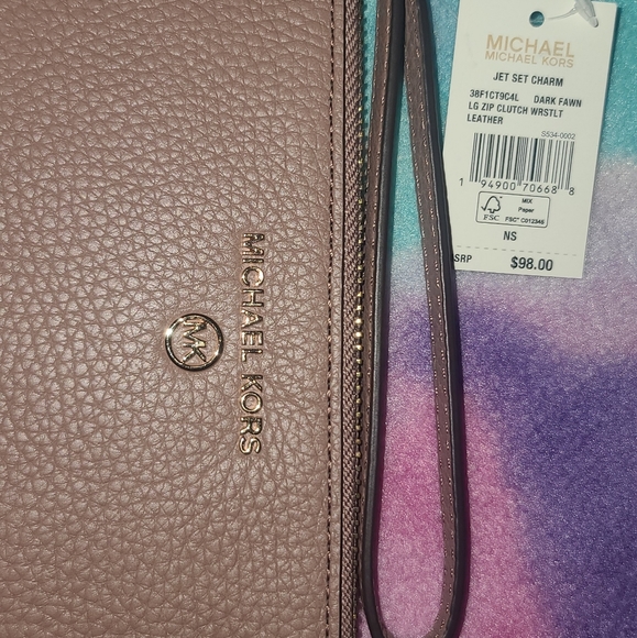 Micheal Kors - Picture 3 of 8